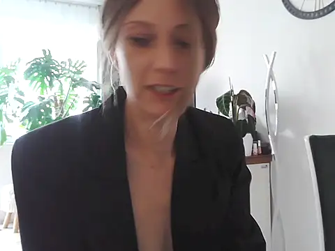 MadMadelin online show from 11/03/25, 01:15