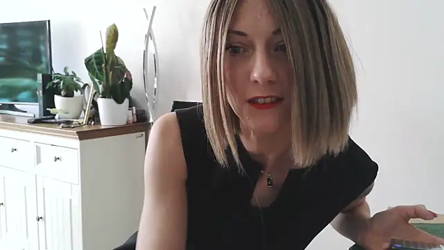 MadMadelin online show from 11/13/25, 11:03