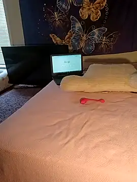 Snapshot of LuvTune chatting on 04/12/26, 04:54 LuvTune online show from 04/12/26, 04:54