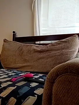 Snapshot of LuvTune chatting on 04/10/26, 07:54 LuvTune online show from 04/10/26, 07:54