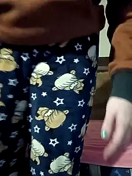 Snapshot of LuvTune chatting on 04/01/26, 10:16 LuvTune online show from 04/01/26, 10:16