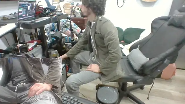 Snapshot of Stringin69 chatting on 02/26/26, 05:24 Stringin69 online show from 02/26/26, 05:24