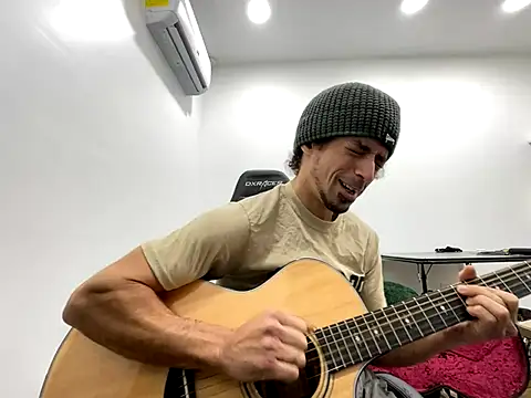 Snapshot of Stringin69 chatting on 11/18/25, 07:50 Stringin69 online show from 11/18/25, 07:50