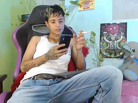 Snapshot of Dorland777 chatting on 10/07/25, 12:17 Dorland777 online show from 10/07/25, 12:17