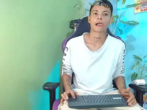 Snapshot of Dorland777 chatting on 09/19/25, 12:14 Dorland777 online show from 09/19/25, 12:14