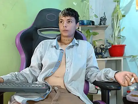 Snapshot of Dorland777 chatting on 10/09/25, 12:17 Dorland777 online show from 10/09/25, 12:17