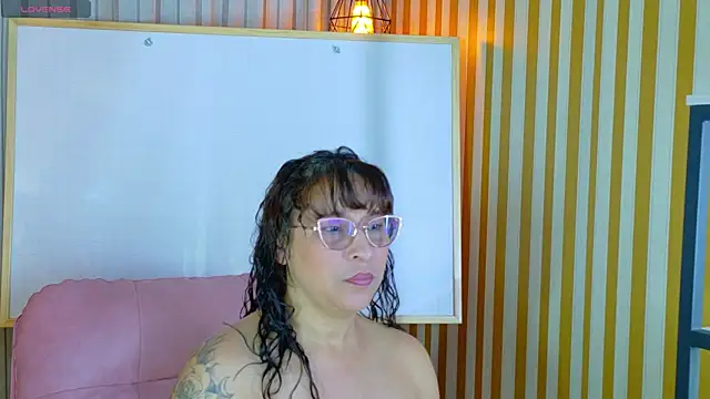 Snapshot of Jenni_Zeller chatting on 09/10/25, 12:04 Jenni Zeller online show from 09/10/25, 12:04