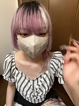 Snapshot of naginagisan chatting on 11/10/25, 05:23 naginagisan online show from 11/10/25, 05:23