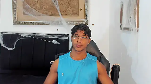 Snapshot of cassian_gold chatting on 10/16/25, 07:00 cassian gold online show from 10/16/25, 07:00