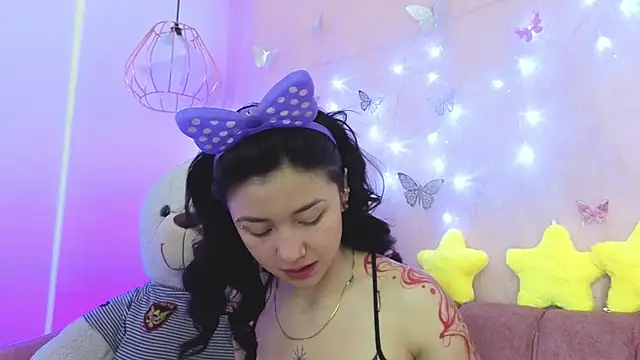 april bennett online show from 11/28/25, 12:38