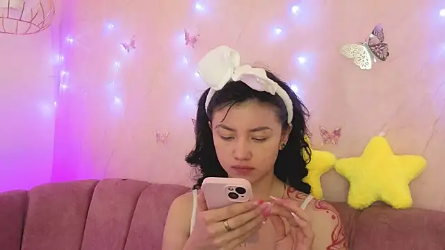 april bennett online show from 12/20/25, 12:52