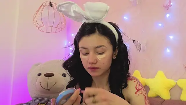 april bennett online show from 12/15/25, 12:22