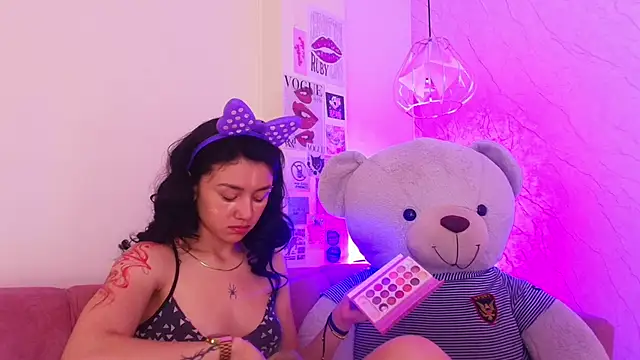 april bennett online show from 10/24/25, 12:15