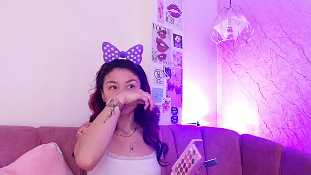 april bennett online show from 10/21/25, 12:26