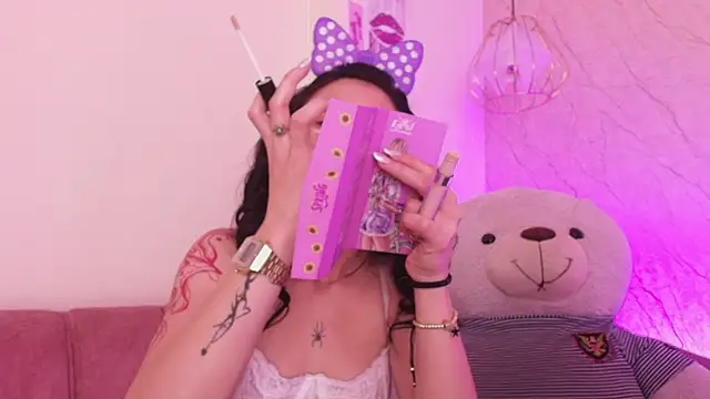 april bennett online show from 11/06/25, 12:31