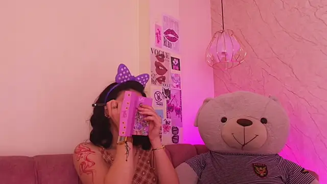 april bennett online show from 11/22/25, 12:15