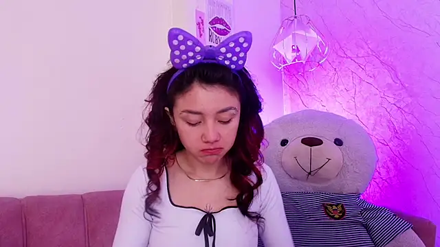 april bennett online show from 10/17/25, 12:18