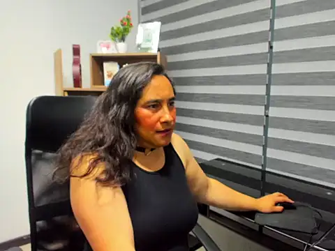 Snapshot of LeilaSmith_ chatting on 07/01/26, 11:32 LeilaSmith online show from 07/01/26, 11:32