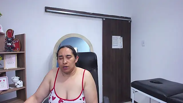 LeilaSmith  online show from 05/15/26, 12:03