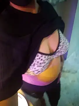 Snapshot of hottie_jenny9 chatting on 09/19/25, 06:06 hottie jenny9 online show from 09/19/25, 06:06