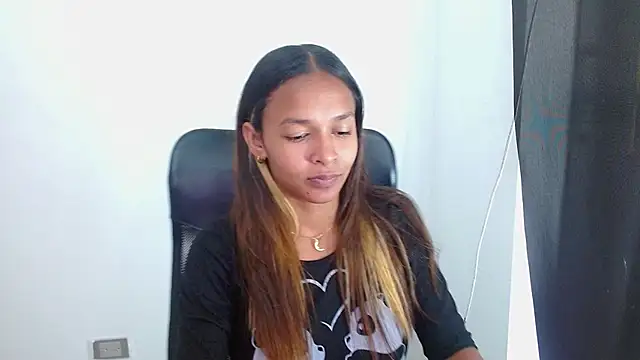 Snapshot of BiancaEmber9 chatting on 09/10/25, 03:44 BiancaEmber9 online show from 09/10/25, 03:44