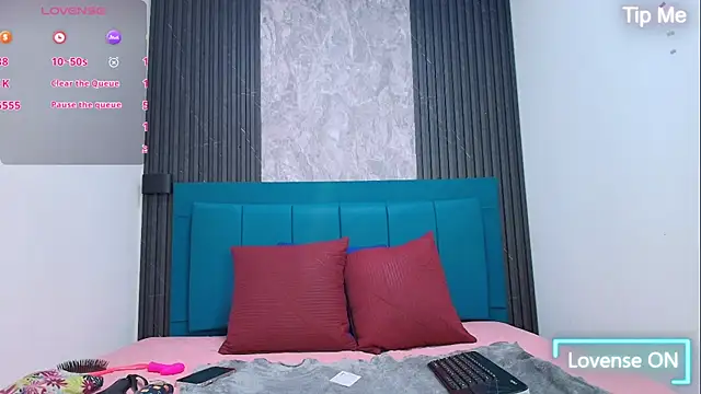 Caroline daring online show from 02/26/26, 01:22