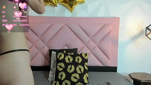 Snapshot of Caroline_daring chatting on 07/16/26, 12:24 Caroline daring online show from 07/16/26, 12:24