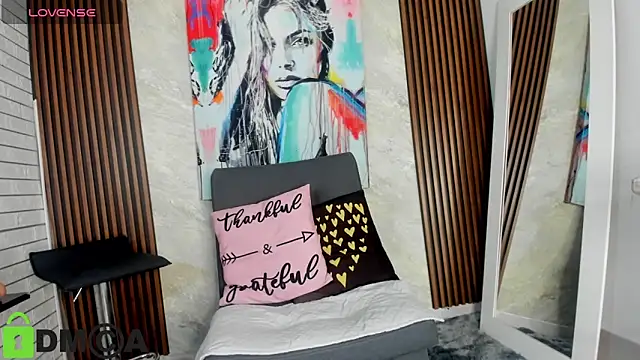 Caroline daring online show from 11/12/25, 02:10