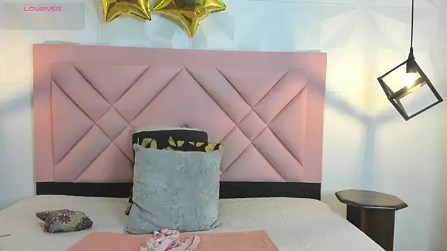 Snapshot of Caroline_daring chatting on 07/09/26, 12:37 Caroline daring online show from 07/09/26, 12:37