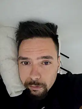 Snapshot of Arthur_Rj_21 chatting on 10/29/25, 10:52 Arthur Rj 21 online show from 10/29/25, 10:52