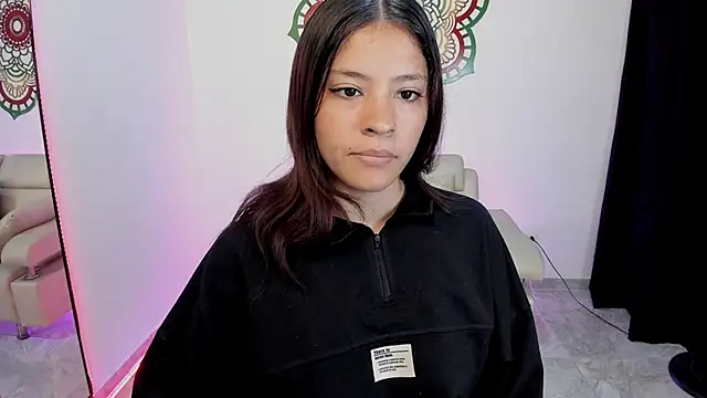 Snapshot of Candy_fox_19 chatting on 07/04/26, 04:00 Candy fox 19 online show from 07/04/26, 04:00