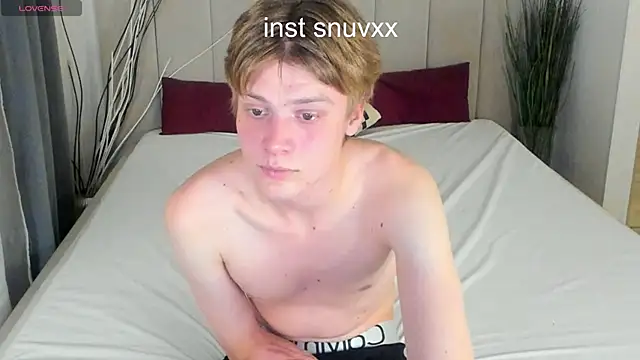 Snapshot of LouieEvans chatting on 10/27/25, 07:48 LouieEvans online show from 10/27/25, 07:48