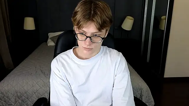 Snapshot of LouieEvans chatting on 11/03/25, 09:18 LouieEvans online show from 11/03/25, 09:18