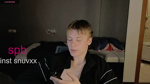 Snapshot of LouieEvans chatting on 10/03/25, 03:30 LouieEvans online show from 10/03/25, 03:30