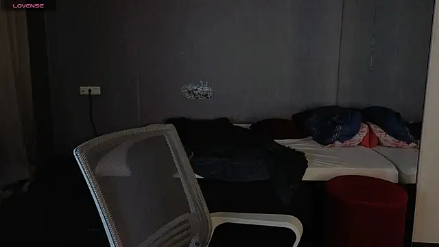 Snapshot of LouieEvans chatting on 10/02/25, 03:26 LouieEvans online show from 10/02/25, 03:26