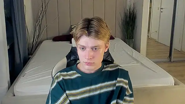 Snapshot of LouieEvans chatting on 09/29/25, 05:40 LouieEvans online show from 09/29/25, 05:40