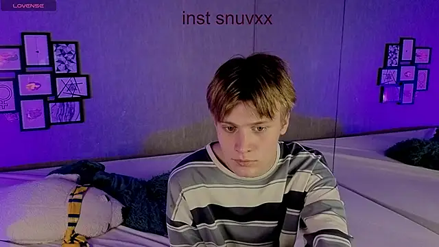 Snapshot of LouieEvans chatting on 10/11/25, 04:02 LouieEvans online show from 10/11/25, 04:02