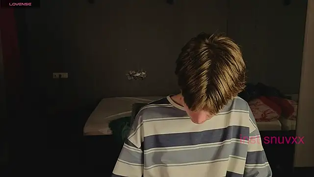 Snapshot of LouieEvans chatting on 10/10/25, 03:51 LouieEvans online show from 10/10/25, 03:51