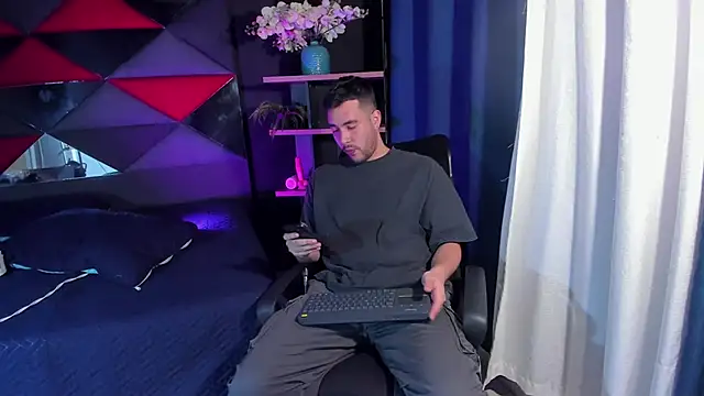 Snapshot of matti_de_lucaa chatting on 09/26/25, 05:42 matti de lucaa online show from 09/26/25, 05:42