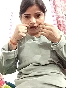 Snapshot of Hot-Pooja25 chatting on 01/07/26, 05:23 Hot-Pooja25 online show from 01/07/26, 05:23