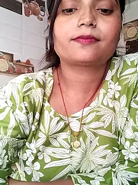 Hot-Pooja25 online show from 04/18/26, 12:07