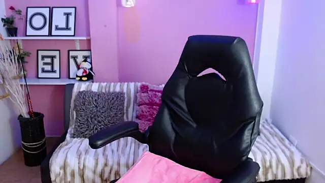 KendallWood  online show from 11/11/25, 07:52