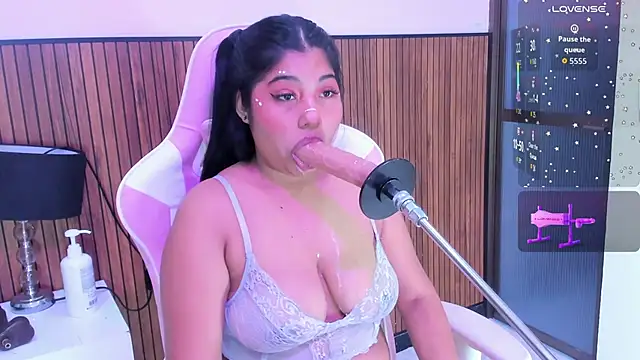 Snapshot of mysticlatina1 chatting on 11/04/25, 12:09 mysticlatina1 online show from 11/04/25, 12:09