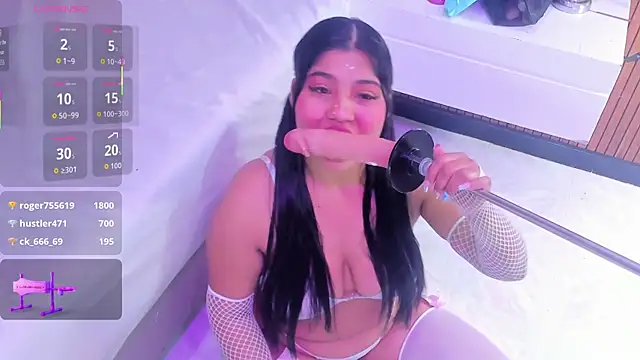 Snapshot of mysticlatina1 chatting on 11/08/25, 12:09 mysticlatina1 online show from 11/08/25, 12:09