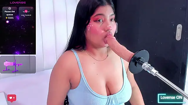 Snapshot of mysticlatina1 chatting on 11/01/25, 12:21 mysticlatina1 online show from 11/01/25, 12:21