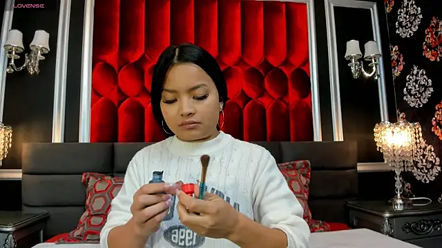 SharonBonet online show from 11/17/25, 01:37