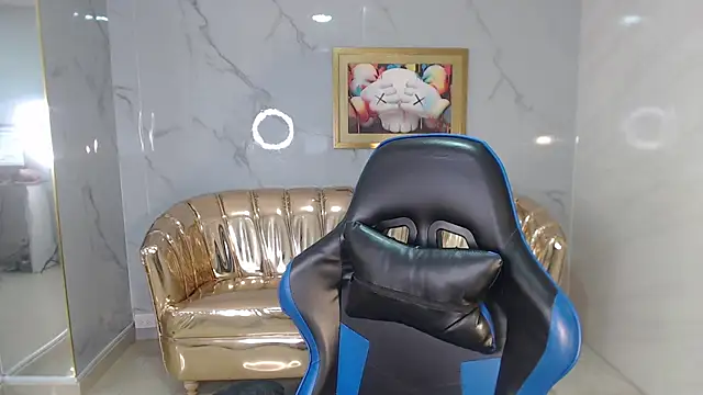 Snapshot of catalina5_s chatting on 12/19/25, 01:24 catalina5 s online show from 12/19/25, 01:24