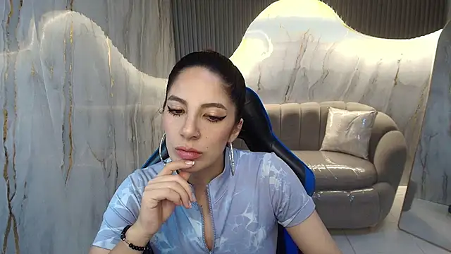 nadia r  online show from 07/18/26, 07:44