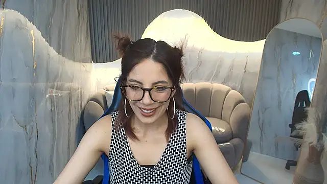 nadia r  online show from 06/20/26, 07:41