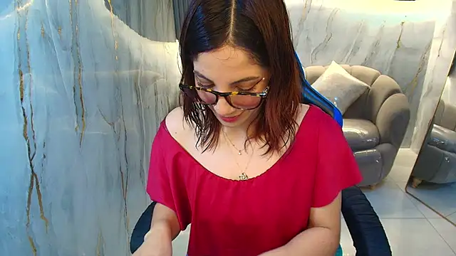 nadia r  online show from 06/28/26, 12:22
